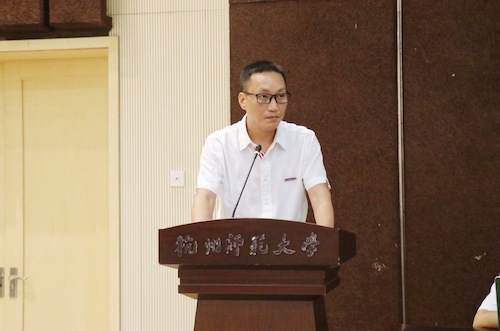 69成人小说
党总支书记方小春老师对新生寄语